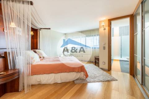 Exclusiva Propriedade de Luxo com Áreas Generosas e Próxima das Praias