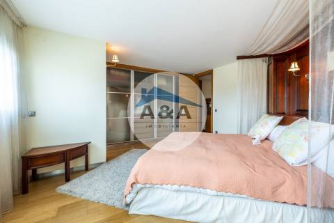 Exclusiva Propriedade de Luxo com Áreas Generosas e Próxima das Praias