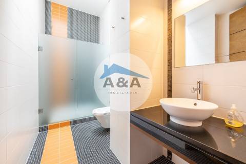 Exclusiva Propriedade de Luxo com Áreas Generosas e Próxima das Praias