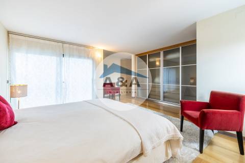 Exclusiva Propriedade de Luxo com Áreas Generosas e Próxima das Praias