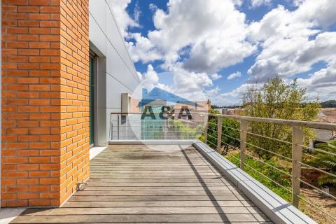 Exclusiva Propriedade de Luxo com Áreas Generosas e Próxima das Praias