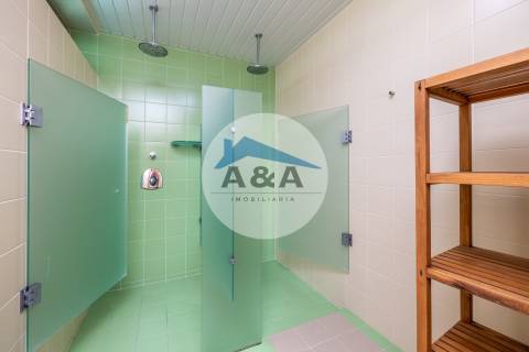 Exclusiva Propriedade de Luxo com Áreas Generosas e Próxima das Praias