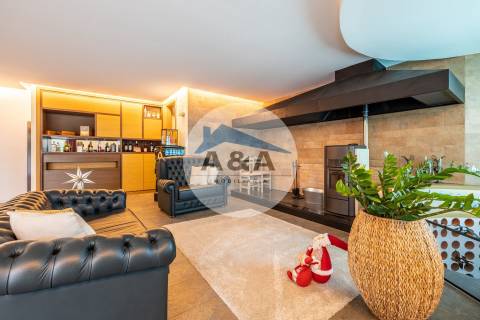 Exclusiva Propriedade de Luxo com Áreas Generosas e Próxima das Praias