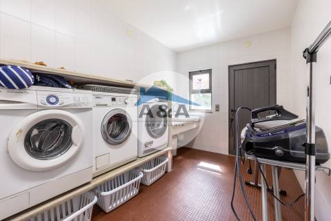 Exclusiva Propriedade de Luxo com Áreas Generosas e Próxima das Praias