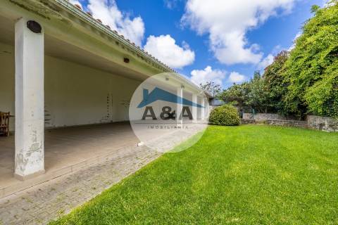 Exclusiva Propriedade de Luxo com Áreas Generosas e Próxima das Praias