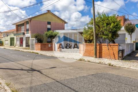 Exclusiva Propriedade de Luxo com Áreas Generosas e Próxima das Praias