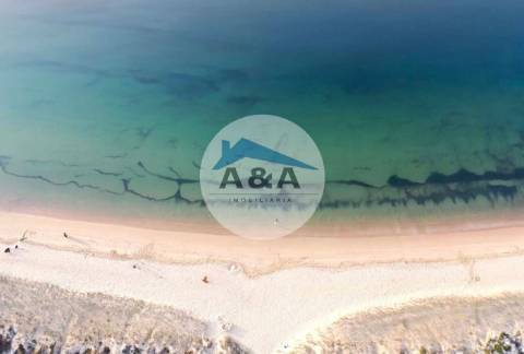 Um refúgio moderno entre o mar e a vila: um projeto exclusivo de São Martinho do Porto