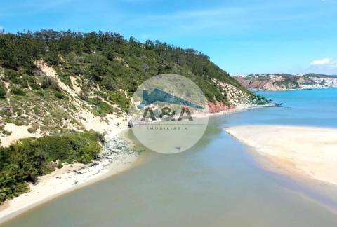 Um refúgio moderno entre o mar e a vila: um projeto exclusivo de São Martinho do Porto