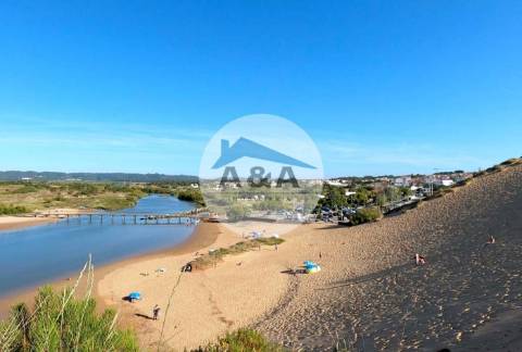 Um refúgio moderno entre o mar e a vila: um projeto exclusivo de São Martinho do Porto