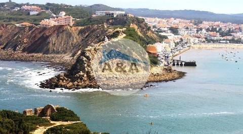 Um refúgio moderno entre o mar e a vila: um projeto exclusivo de São Martinho do Porto