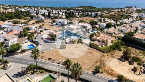 Exclusiva Moradia Contemporânea a 700 metros da Praia de São Rafael – Albufeira