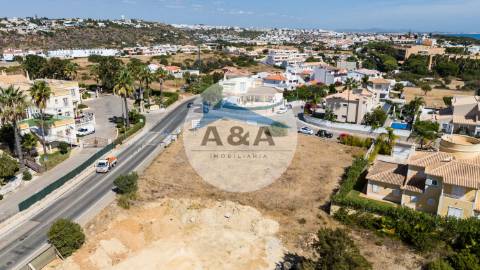 Exclusiva Moradia Contemporânea a 700 metros da Praia de São Rafael – Albufeira