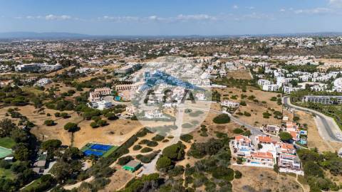Exclusiva Moradia Contemporânea a 700 metros da Praia de São Rafael – Albufeira