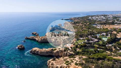 Exclusiva Moradia Contemporânea a 700 metros da Praia de São Rafael – Albufeira