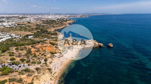 Exclusiva Moradia Contemporânea a 700 metros da Praia de São Rafael – Albufeira