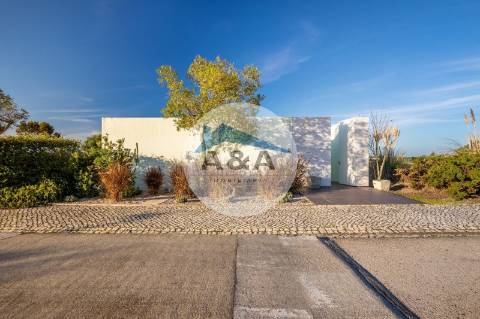 Villa Exclusiva de Arquitetura Contemporânea inserida na Natureza do Bom Sucesso Resort