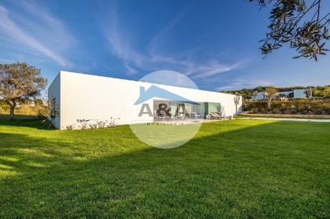 Villa Exclusiva de Arquitetura Contemporânea inserida na Natureza do Bom Sucesso Resort