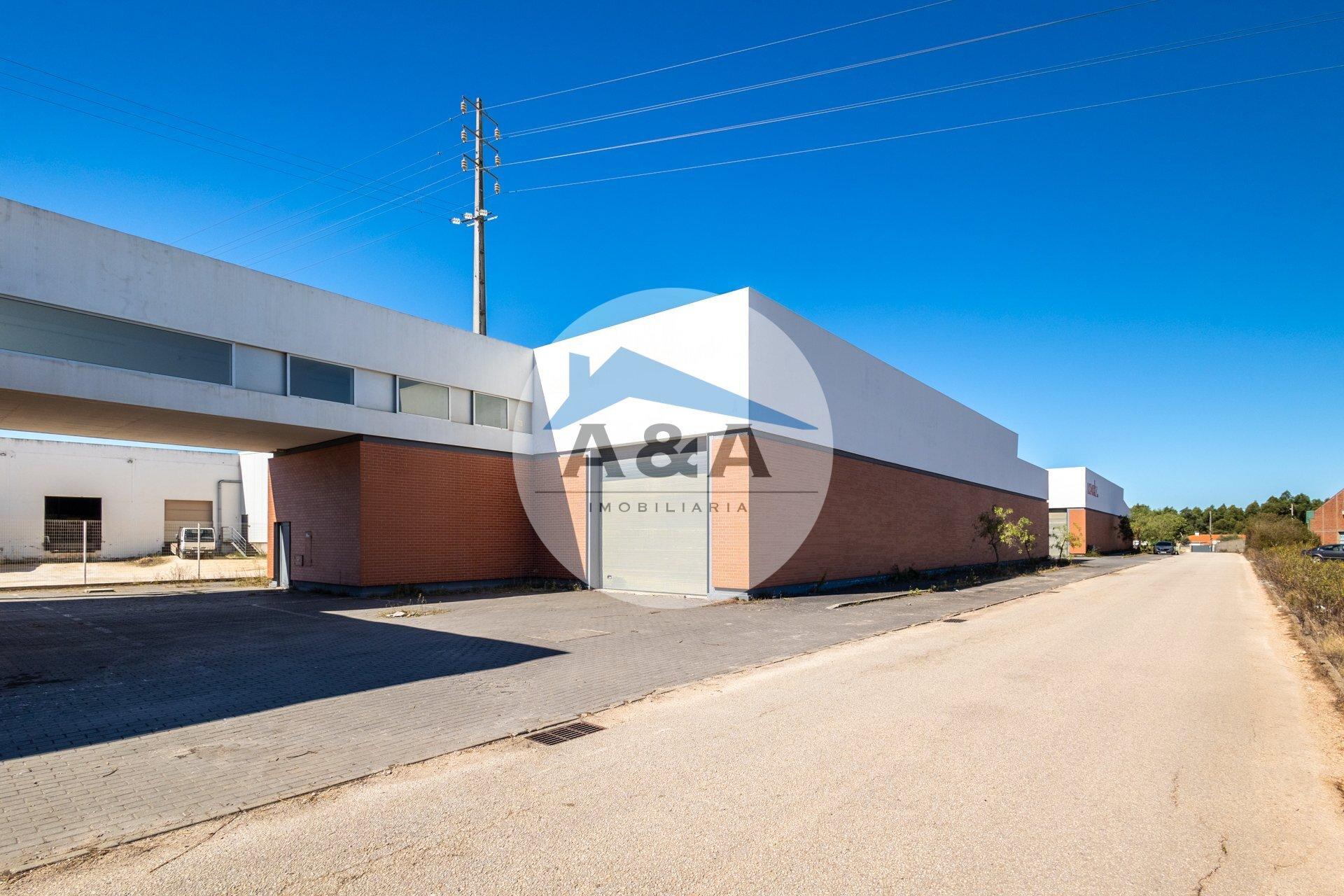 Armazém para Arrendamento perto de Autoestradas e zona Industrial