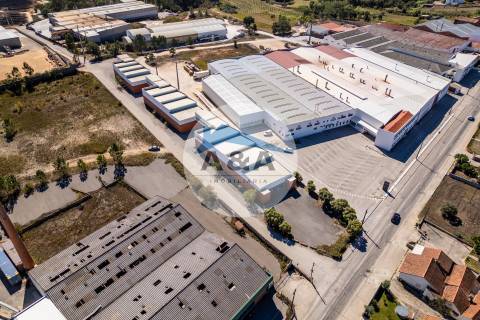 Armazém para Arrendamento perto de Autoestradas e zona Industrial