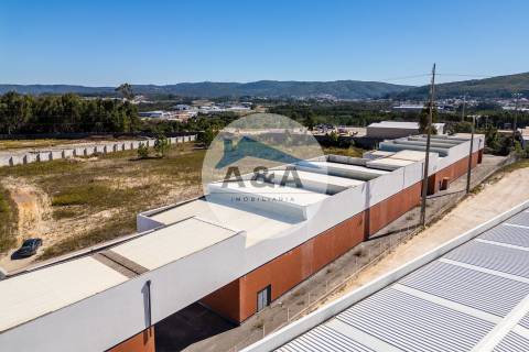 Armazém para Arrendamento perto de Autoestradas e zona Industrial