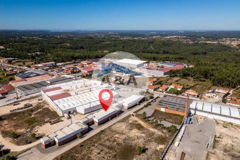Armazém para Arrendamento perto de Autoestradas e zona Industrial