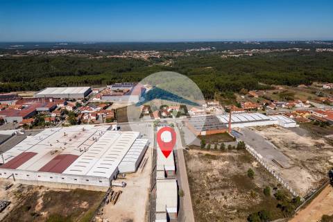 Armazém para Arrendamento perto de Autoestradas e zona Industrial
