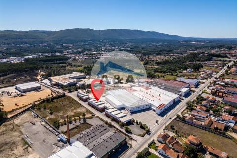Armazém para Arrendamento perto de Autoestradas e zona Industrial