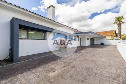 Moradia Térrea T5 Exclusiva a poucos minutos de Leiria