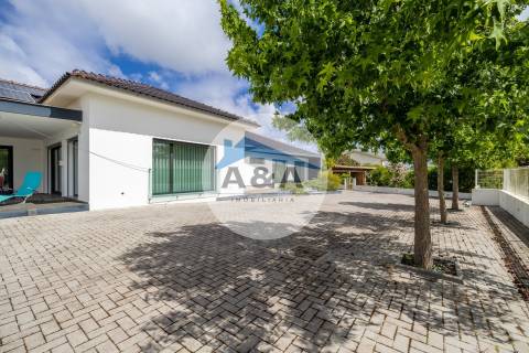 Moradia Térrea T5 Exclusiva a poucos minutos de Leiria