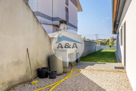 Moradia Térrea Semi-nova com Elevada Eficiência Energética a Apenas 2 Minutos da Praia da Vieira
