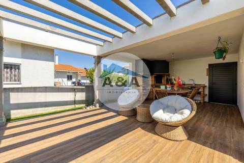 Moradia Térrea Semi-nova com Elevada Eficiência Energética a Apenas 2 Minutos da Praia da Vieira