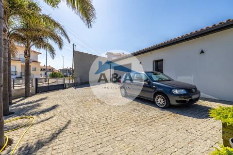 Moradia Térrea Semi-nova com Elevada Eficiência Energética a Apenas 2 Minutos da Praia da Vieira