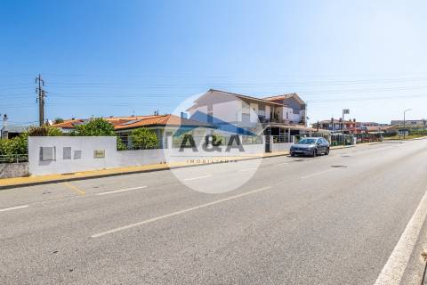 Moradia Térrea Semi-nova com Elevada Eficiência Energética a Apenas 2 Minutos da Praia da Vieira