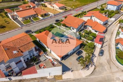 Moradia Térrea Semi-nova com Elevada Eficiência Energética a Apenas 2 Minutos da Praia da Vieira