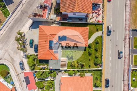 Moradia Térrea Semi-nova com Elevada Eficiência Energética a Apenas 2 Minutos da Praia da Vieira