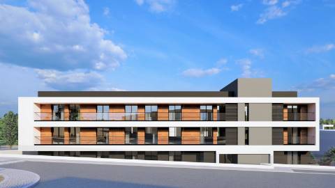 APARTAMENTO DE LUXO EM ZONA CENTRAL E COM PISCINA