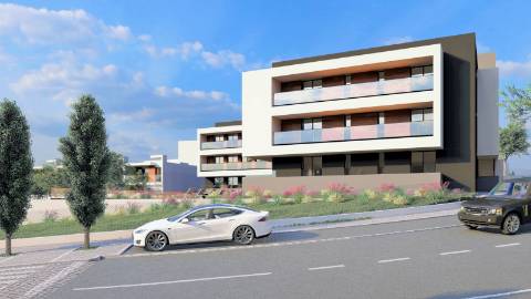 APARTAMENTO DE LUXO EM ZONA CENTRAL E COM PISCINA