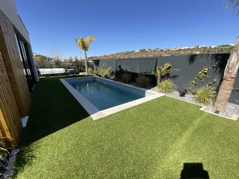 EXCELENTE MORADIA T3 COM PISCINA EM ALBUFEIRA