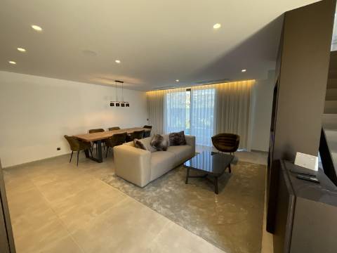 EXCELENTE MORADIA T3 COM PISCINA EM ALBUFEIRA