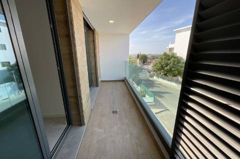 APARTAMENTOS DE LUXO EM ZONA CENTRAL E COM PISCINA