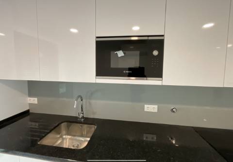 APARTAMENTOS DE LUXO EM ZONA CENTRAL E COM PISCINA