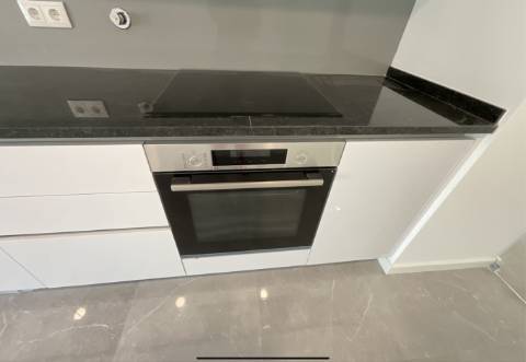 APARTAMENTOS DE LUXO EM ZONA CENTRAL E COM PISCINA