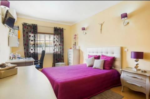 Excelente moradia T3 em banda duplex, com piscina, jardim e barbecue - Albufeira.