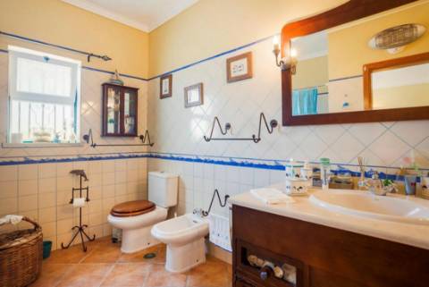 Excelente moradia T3 em banda duplex, com piscina, jardim e barbecue - Albufeira.