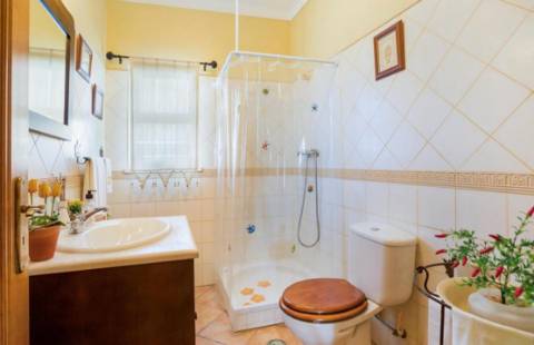 Excelente moradia T3 em banda duplex, com piscina, jardim e barbecue - Albufeira.