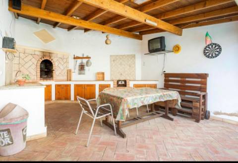 Excelente moradia T3 em banda duplex, com piscina, jardim e barbecue - Albufeira.