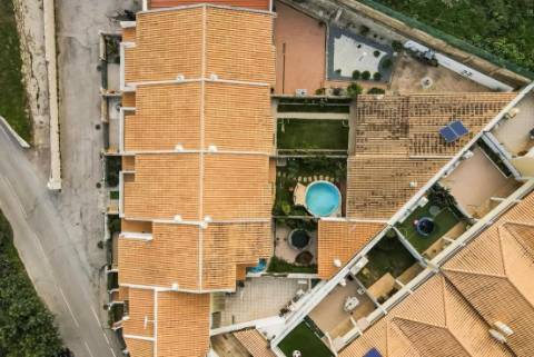 Excelente moradia T3 em banda duplex, com piscina, jardim e barbecue - Albufeira.