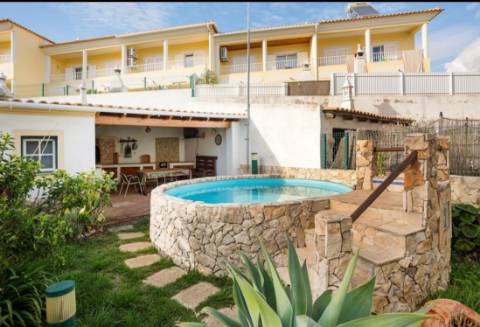 Excelente moradia T3 em banda duplex, com piscina, jardim e barbecue - Albufeira.