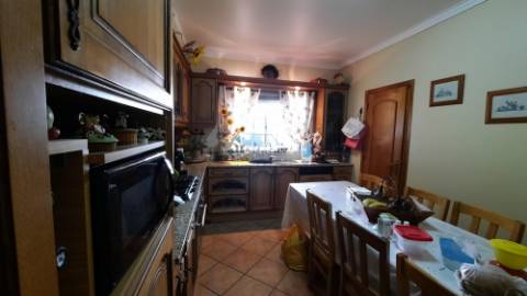 Excelente moradia T3 em banda duplex, com piscina, jardim e barbecue - Albufeira.