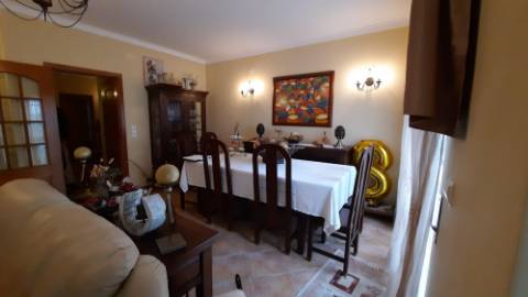 Excelente moradia T3 em banda duplex, com piscina, jardim e barbecue - Albufeira.